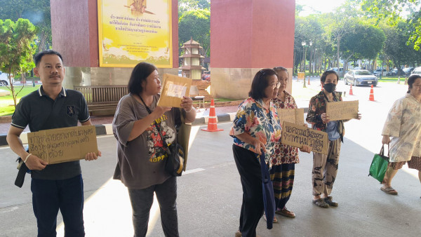 กลุ่มผู้ค้า สนามกีฬาฯ ครวญ! โดนเลิกสัญญาเช่าซุ้มขายของ